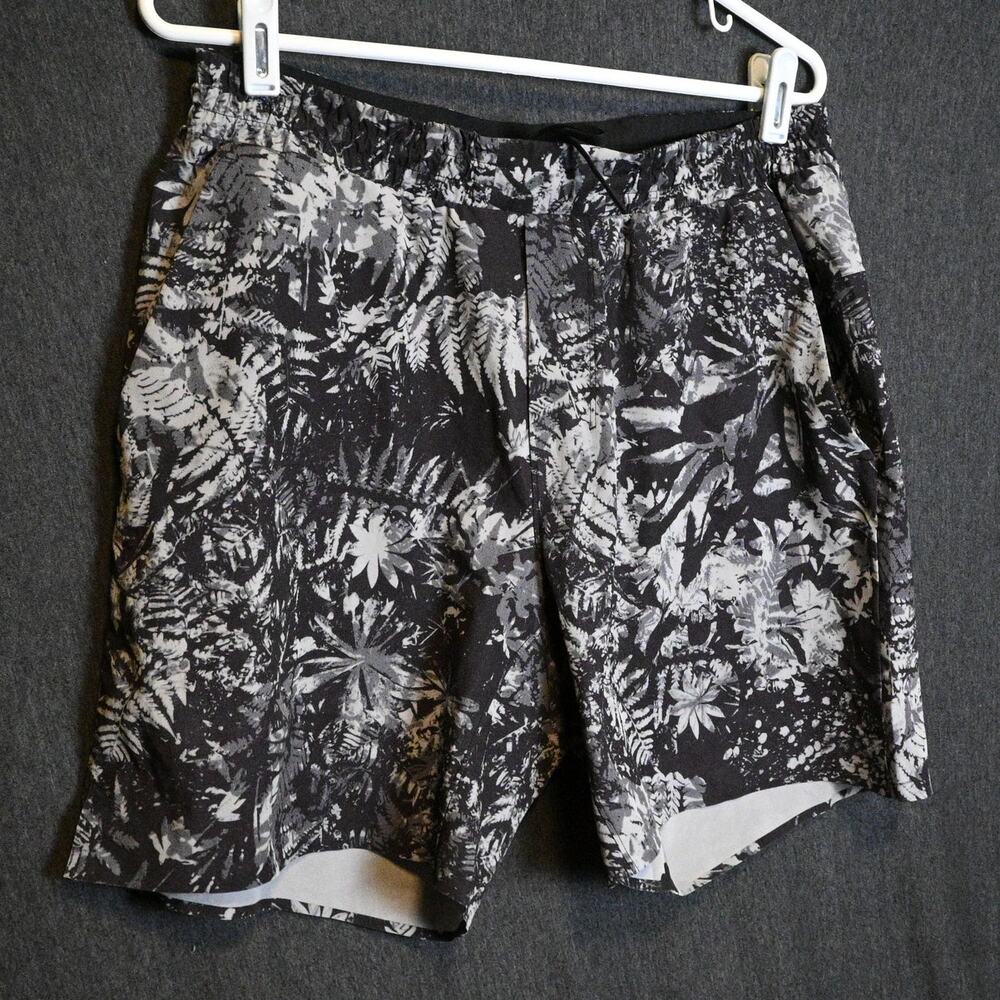 Lululemon Men's L Pace Breaker Shorts Canopy Ice Grey Black